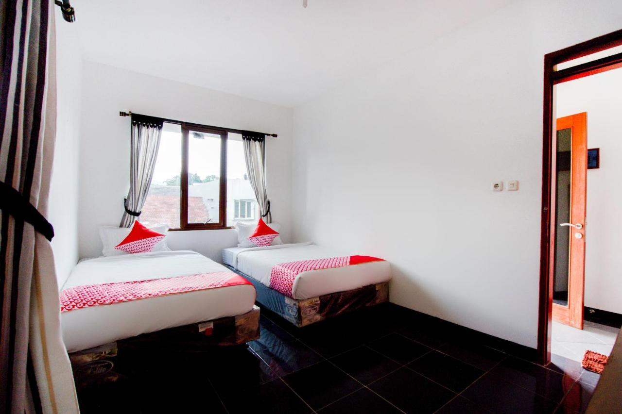 Oyo 3029 Diamond Cisitu Syariah Hotel