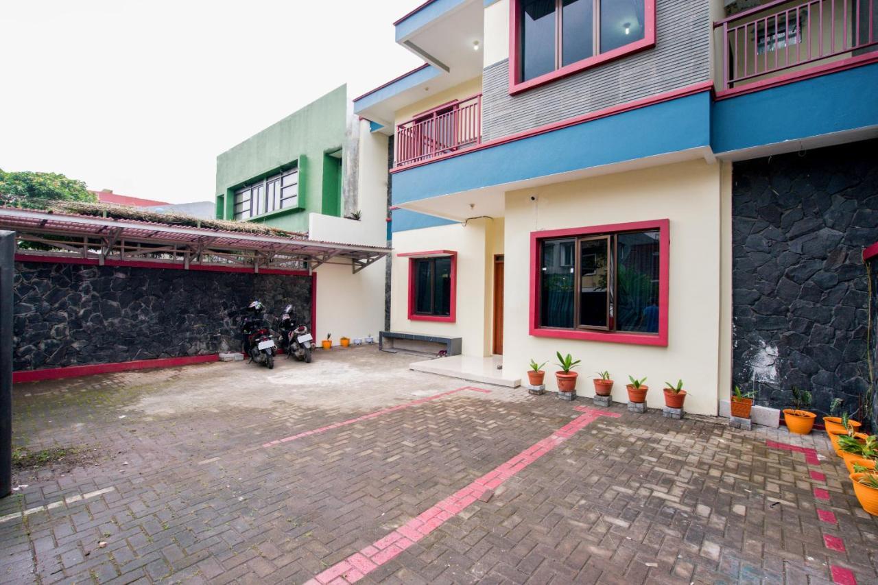 Oyo 3029 Diamond Cisitu Syariah Hotel